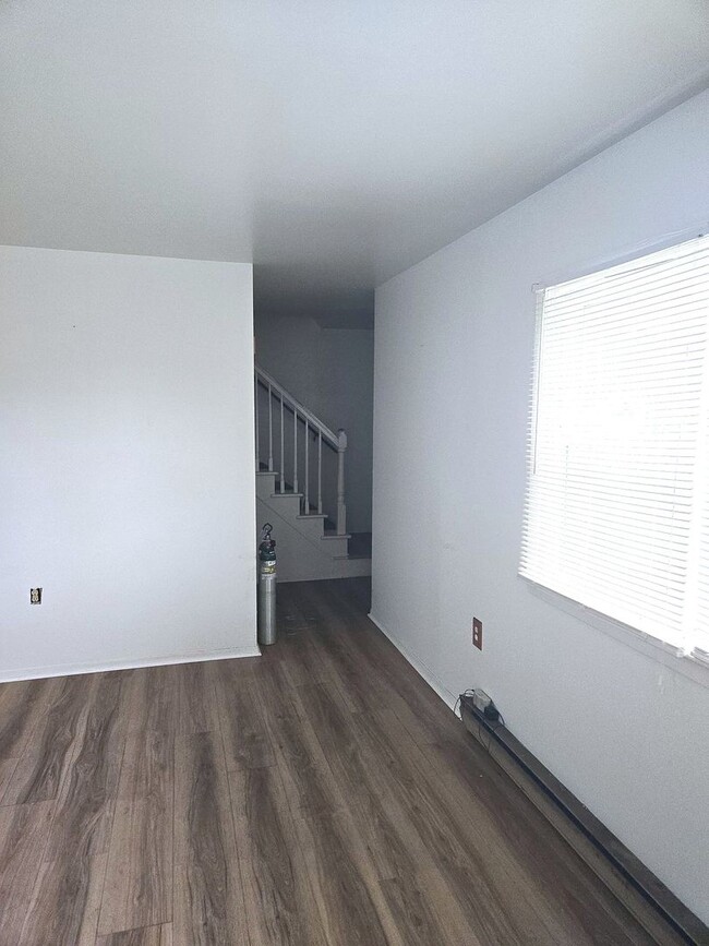 Building Photo - Newly renovated, affordable, 3 bed/1 bath ...