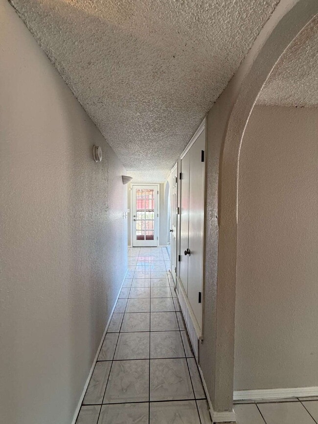 Building Photo - 11708 Sierra Azul Dr