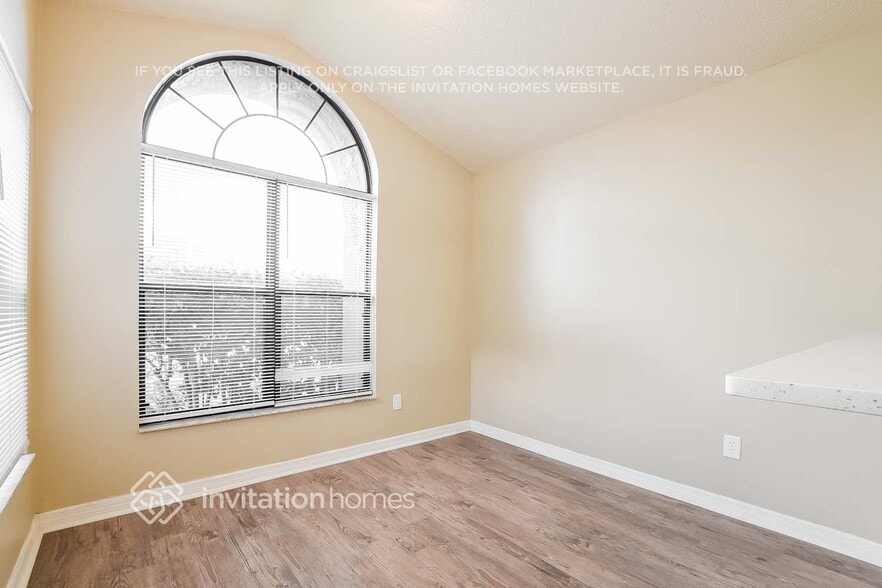 Building Photo - 242 Lakebreeze Cir