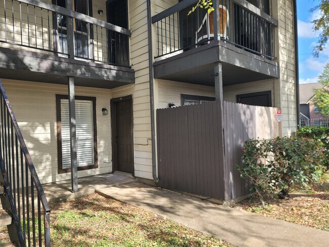 Building Photo - 12615 Brookglade Cir