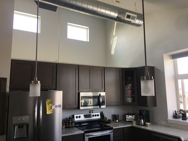 Building Photo - 908 Blondel St