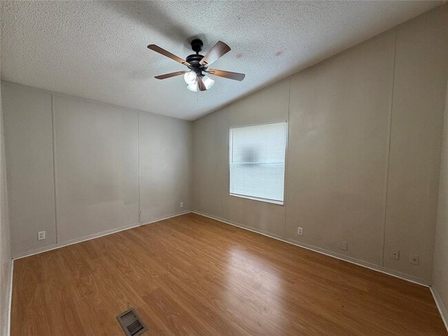 Building Photo - 12609 Dessau Rd