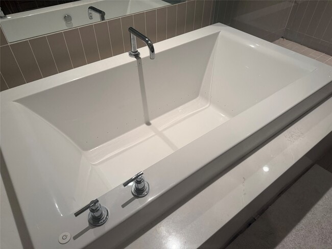 Building Photo - 1600 Post Oak Blvd