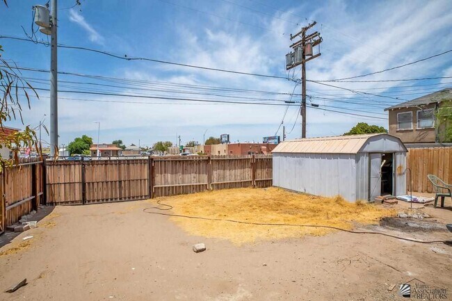 Building Photo - 666 S Orange Ave