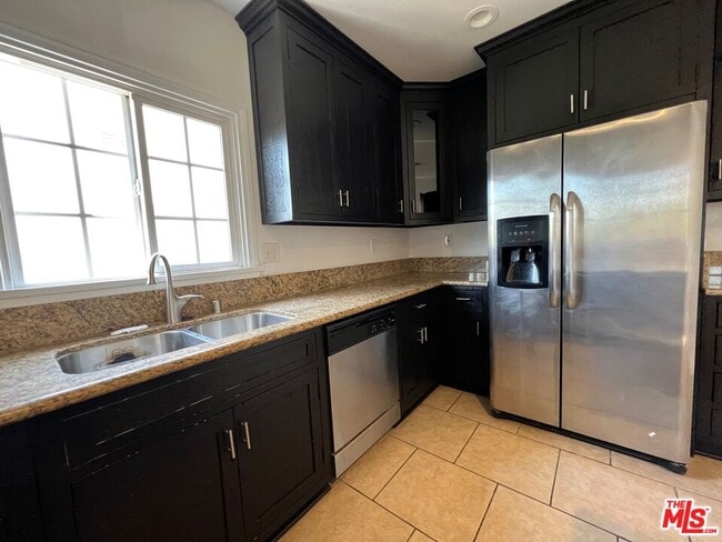 Building Photo - 1282 S Highland Ave