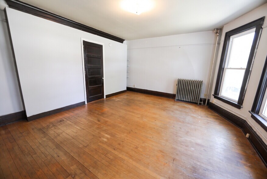 Building Photo - 410 W Mifflin St