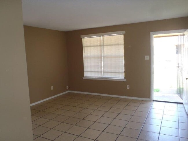 Building Photo - Awesome Duplex For Rent COMING SOON!