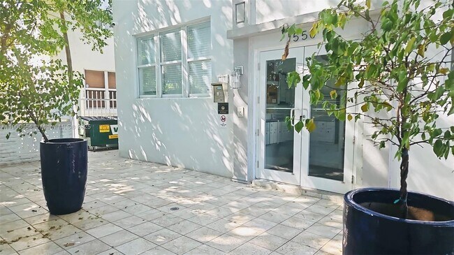 Building Photo - 1550 Drexel Ave