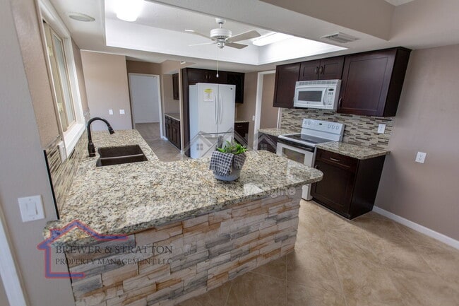 Building Photo - 18414 N 129th Ave