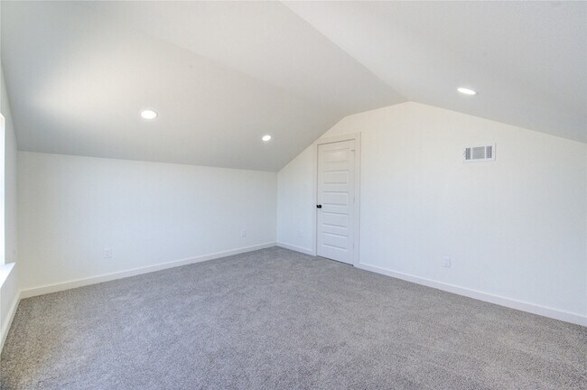Building Photo - 2928 El Fenice Ln