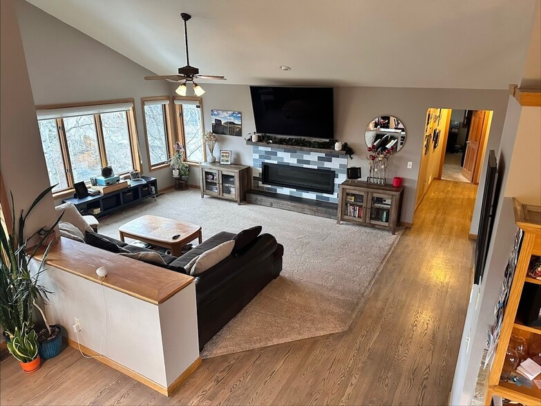 Building Photo - 318 Blackberry Ln