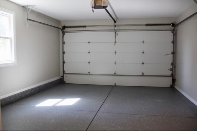 Building Photo - 927 S Charlotte St