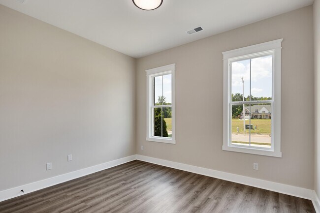 Building Photo - 5056 Jon Oak Dr