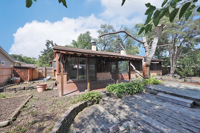 Building Photo - 661 Sycamore Dr