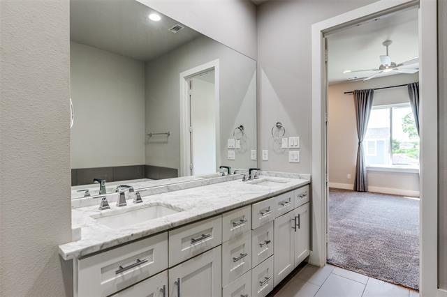 Building Photo - 3816 Roseland Ave