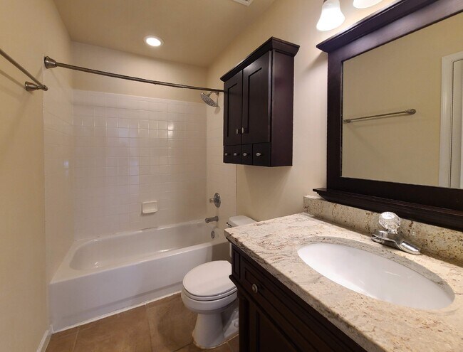 Building Photo - Hampton Oaks 4 BR Colonial with 1st Floor ...