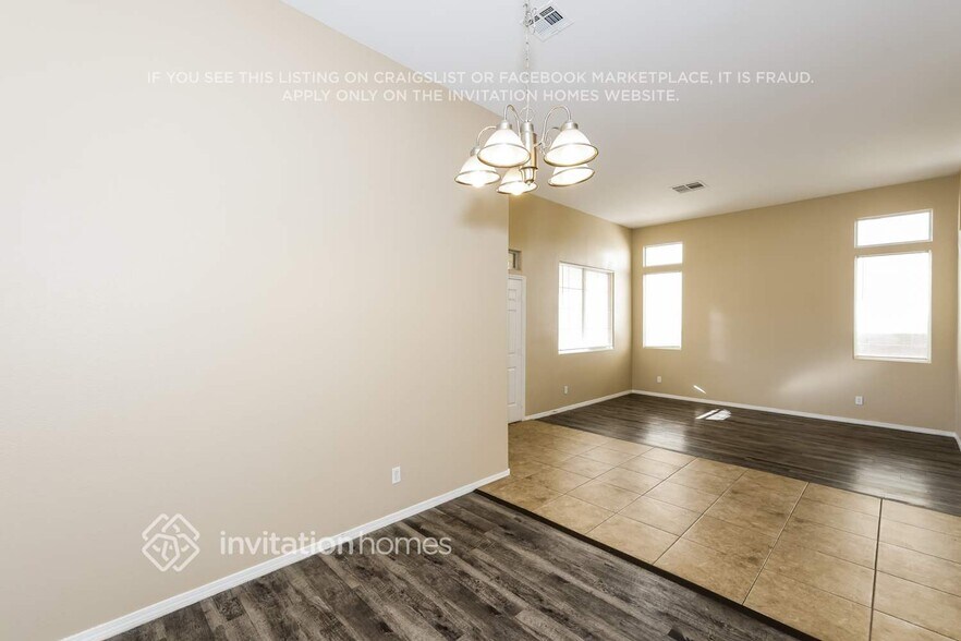 Building Photo - 2352 Kenneth Ave