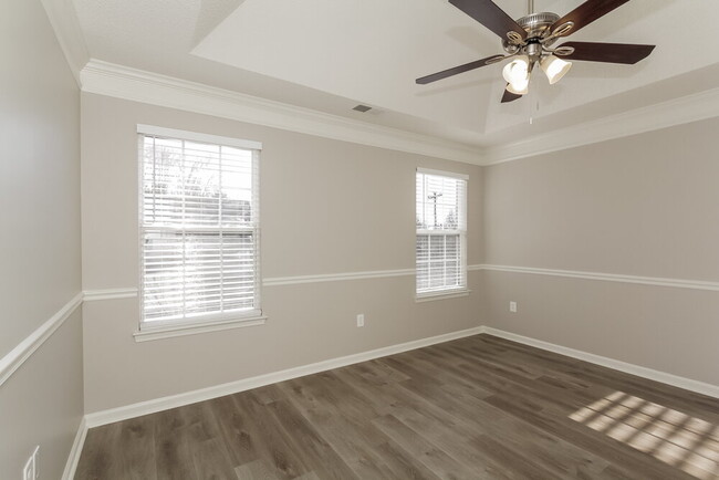 Building Photo - 707 Almora Dr