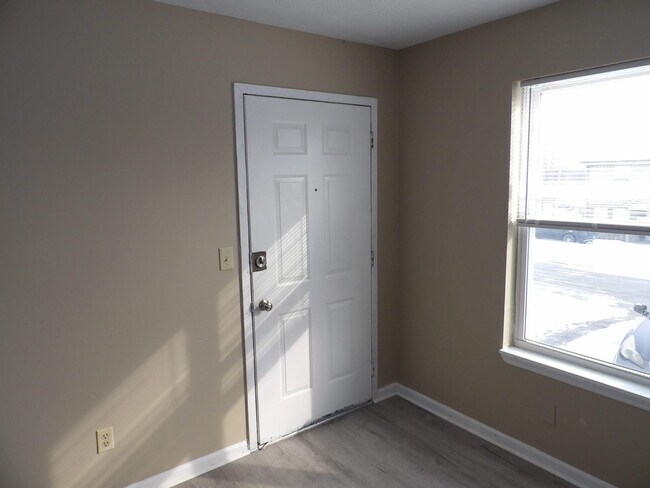 Building Photo - 140 Landings Dr