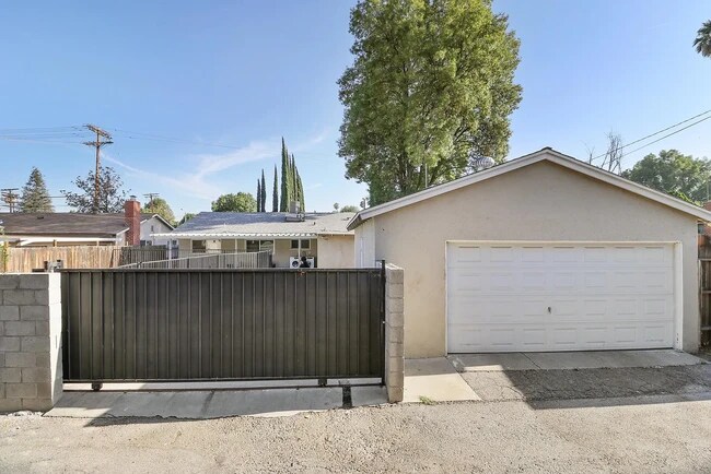 2 Car Garage and rear gate view - 23009 Vanowen St