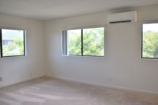 Building Photo - 3/2.5 West Loch Estates Single Family Home