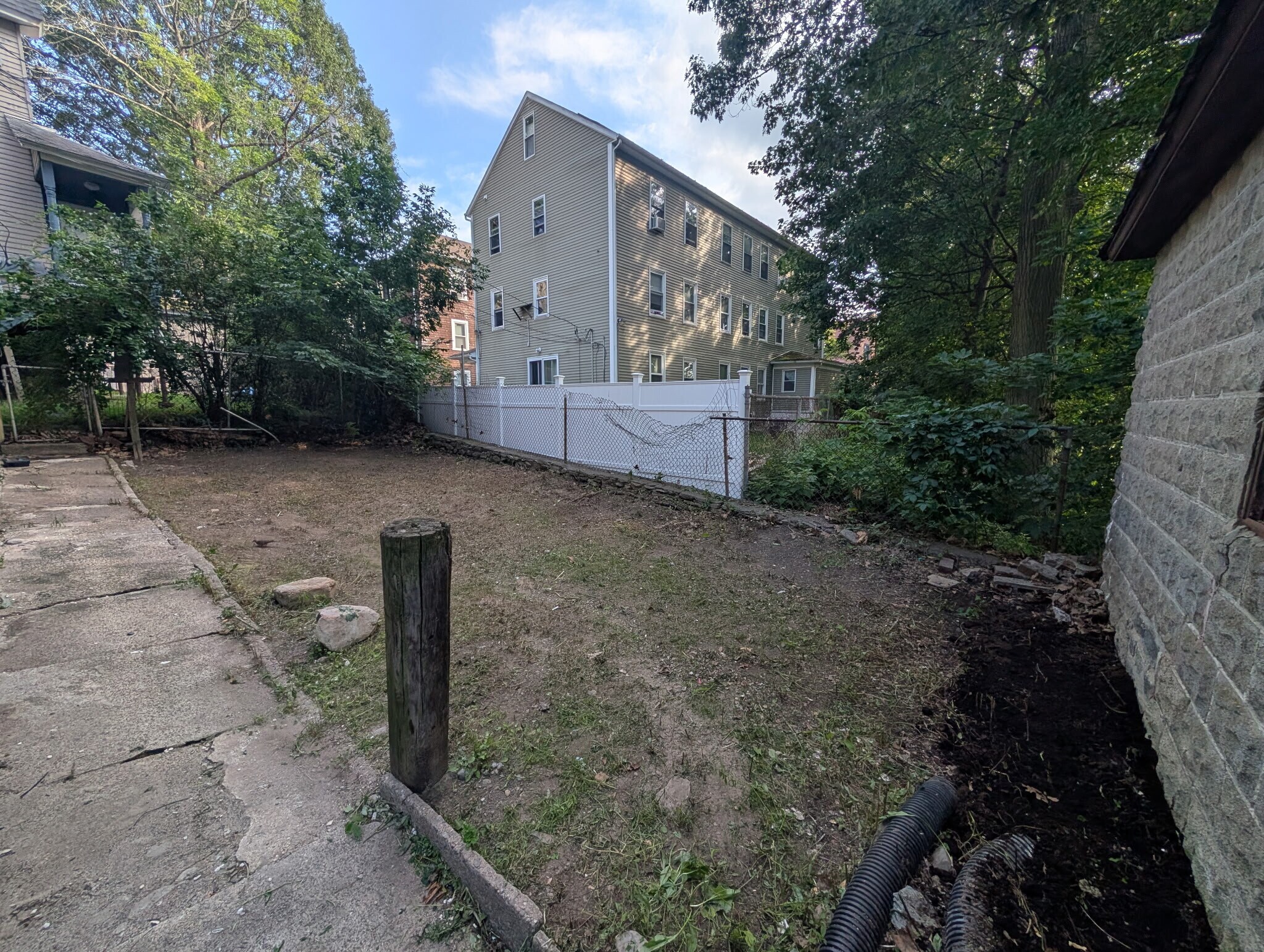 Building Photo - 10 Agawam St