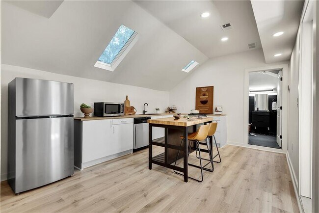 Building Photo - 901 Argonne Ave NE