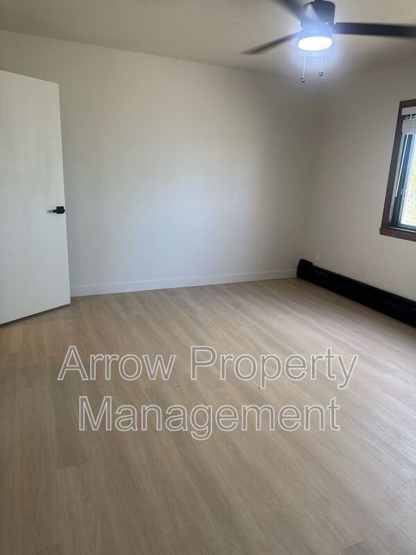 Building Photo - 215 E Arbor Ave