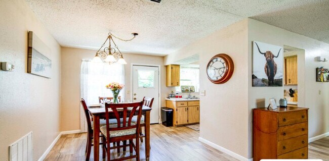 Building Photo - 20126 Suncrest Dr