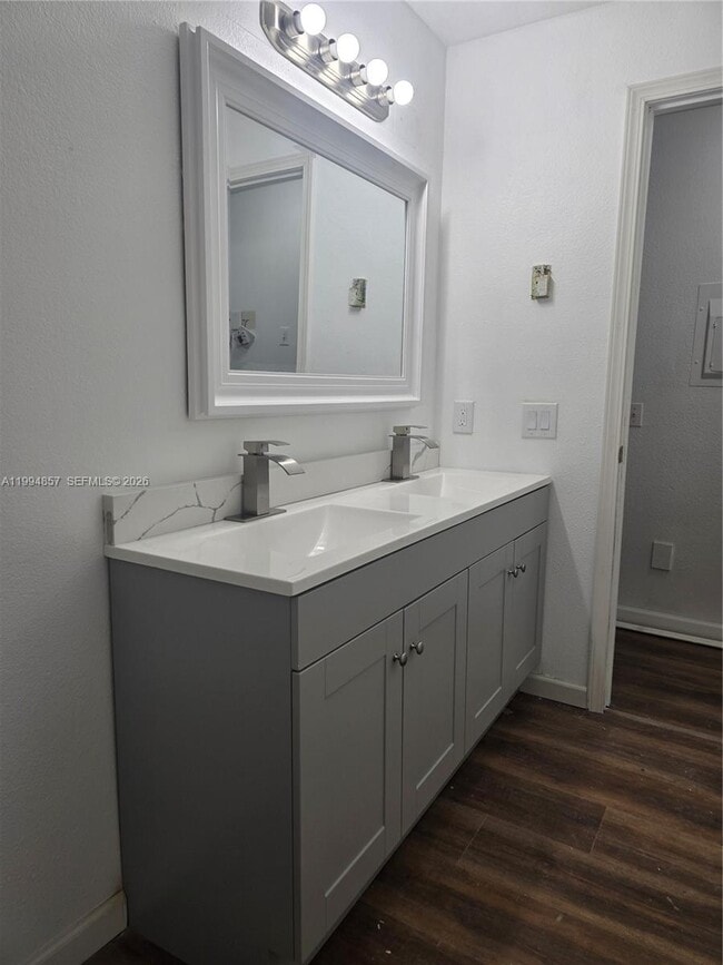 Building Photo - 423 N Lane St