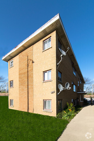Building Photo - 8741 S Cottage Grove Ave