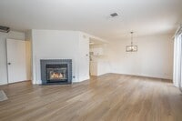 Building Photo - Townhome in Lake Forest