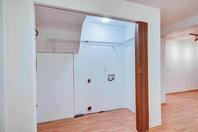 Building Photo - 4 Bed 2 bath Home in the Heart of Oak Harbor