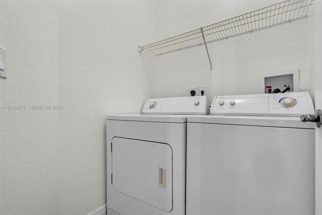 Building Photo - 5149 SW 137th Ave