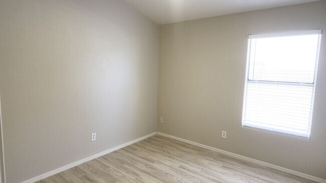 Building Photo - REMODELED 3-BEDROOM BY SAN TAN MALL