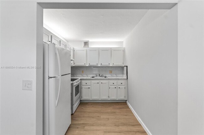 Building Photo - 301 SW 135th Ave