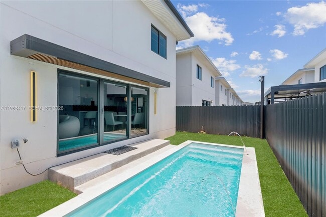 Building Photo - 1396 NW 3rd St