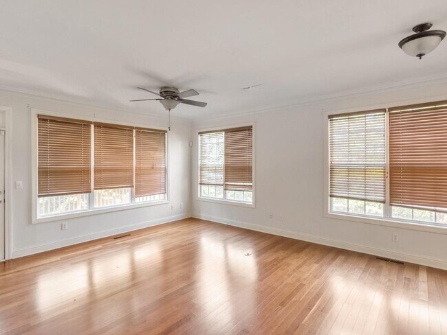 Building Photo - 3214 Greenwood Oak Dr