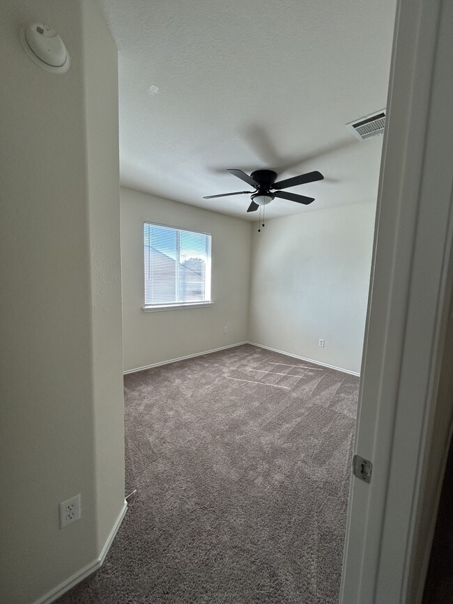 Building Photo - 5304 Willamette Ln