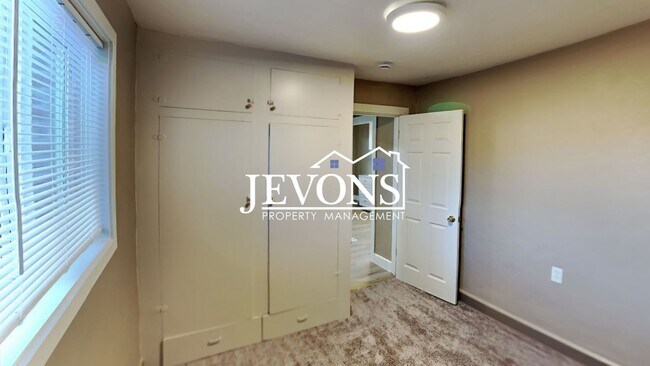 Building Photo - 812 S 10th Ave