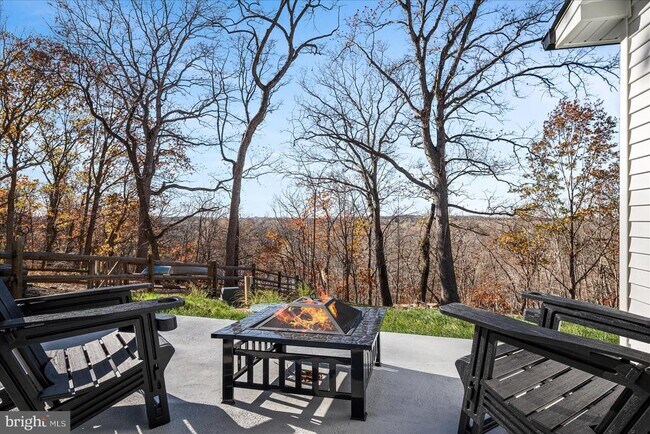 Building Photo - 440 Redbud Ln