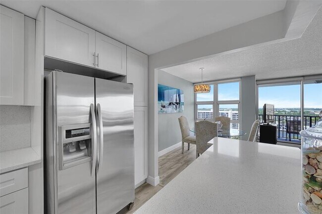 Building Photo - 531 N Ocean Blvd