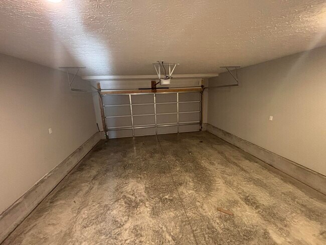 Building Photo - 140 Landry Ln