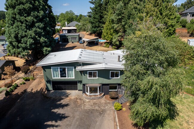 Building Photo - 5415 Sunnyside Rd SE