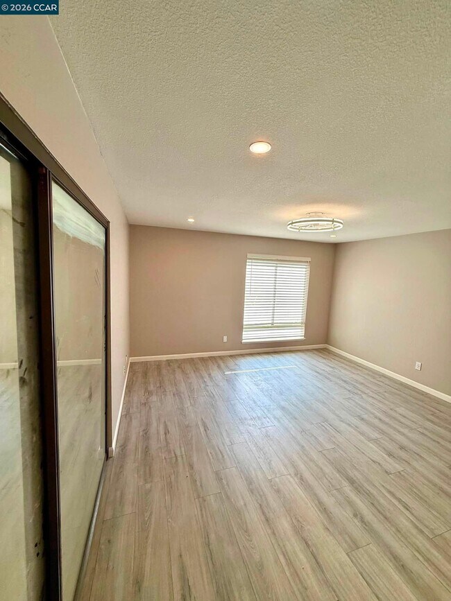 Building Photo - 330 N Civic Dr
