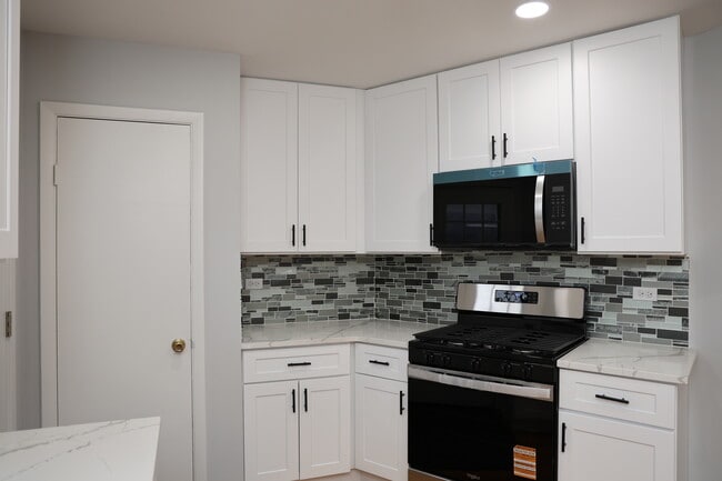 Building Photo - 9622 N Kildare Ave