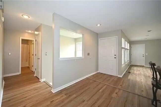 Building Photo - 1102 Hampton Dr