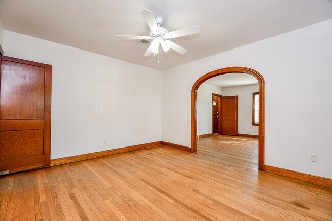 Building Photo - 609 Milwaukee St