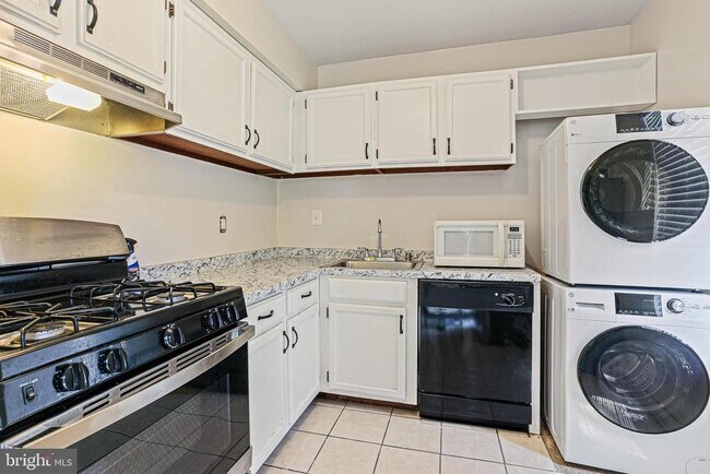 Building Photo - 5476 Cedar Ln