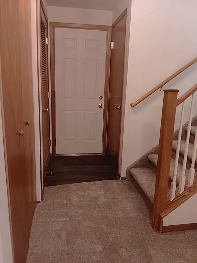 Building Photo - WEST SIDE - SPACIOUS TWO STORY 3 BED/2.5 BATH DUPLEX!